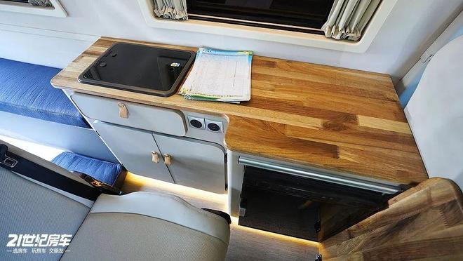 露营全OK驿舟先锋官V升顶宿营车AG真人网1798万元三张床通勤(图7)