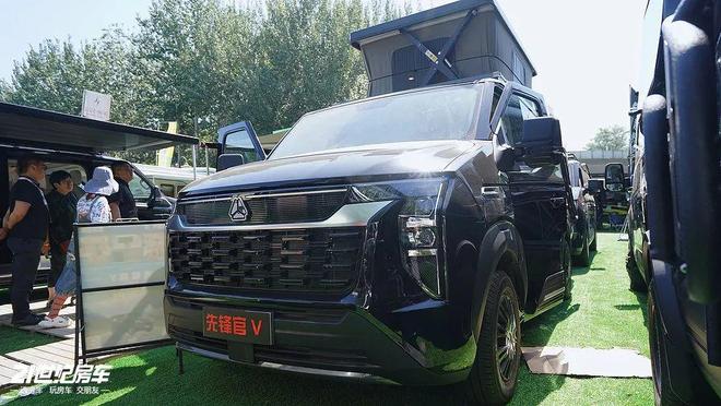 露营全OK驿舟先锋官V升顶宿营车AG真人网1798万元三张床通勤(图2)