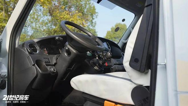 调全都要！齐星星畅依维柯四驱房车AG真人百家家乐app空间越野低(图6)