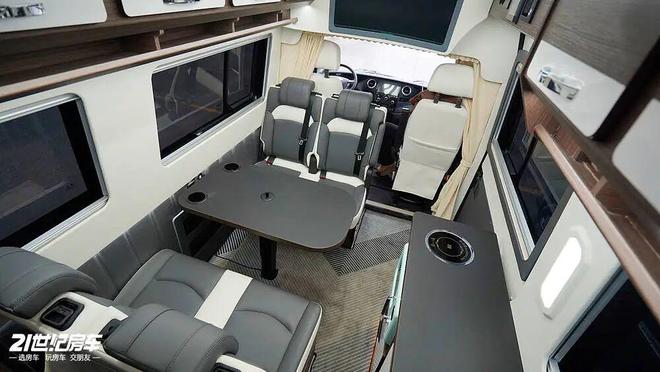 调全都要！齐星星畅依维柯四驱房车AG真人百家家乐app空间越野低(图10)