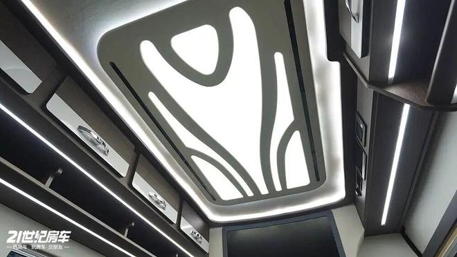 调全都要！齐星星畅依维柯四驱房车AG真人百家家乐app空间越野低(图13)