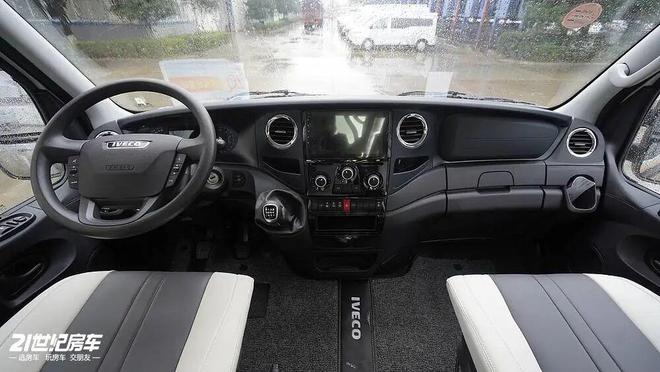 调全都要！齐星星畅依维柯四驱房车AG真人百家家乐app空间越野低(图14)