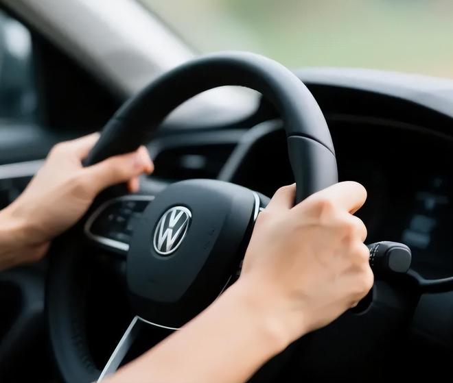 悄然成为成年人崩溃后的最后壁垒AG真人国际开着房车自驾游正(图2)