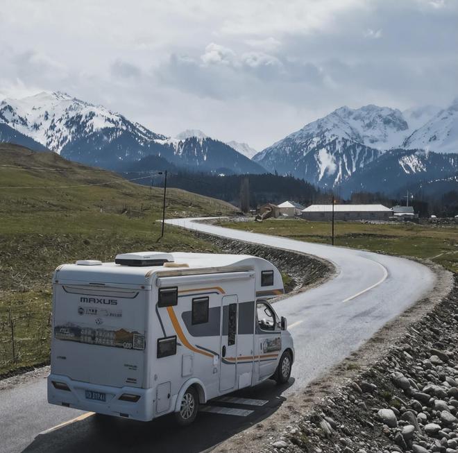 悄然成为成年人崩溃后的最后壁垒AG真人国际开着房车自驾游正(图4)