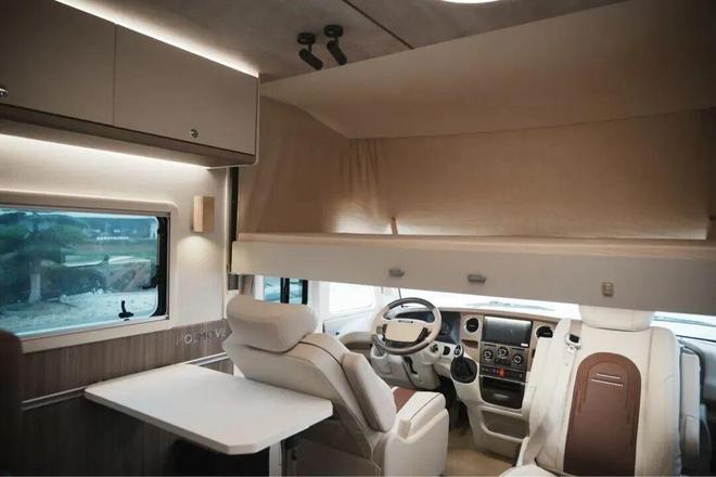 房车 11月28亮相成都房车展国内首创AG真人游戏地址空间更大配置更高的A型(图2)