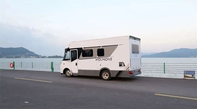 房车 11月28亮相成都房车展国内首创AG真人游戏地址空间更大配置更高的A型(图5)