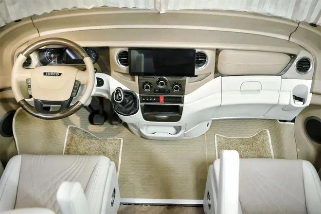 房车 11月28亮相成都房车展国内首创AG真人游戏地址空间更大配置更高的A型(图4)